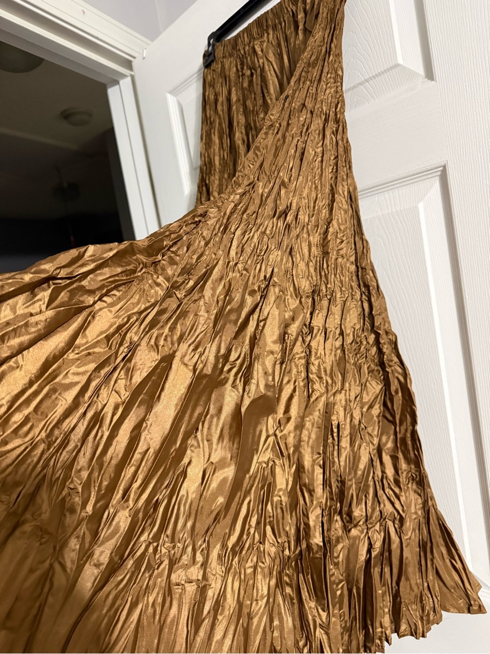Women's Maxi Crinkle Skirt in Bronze